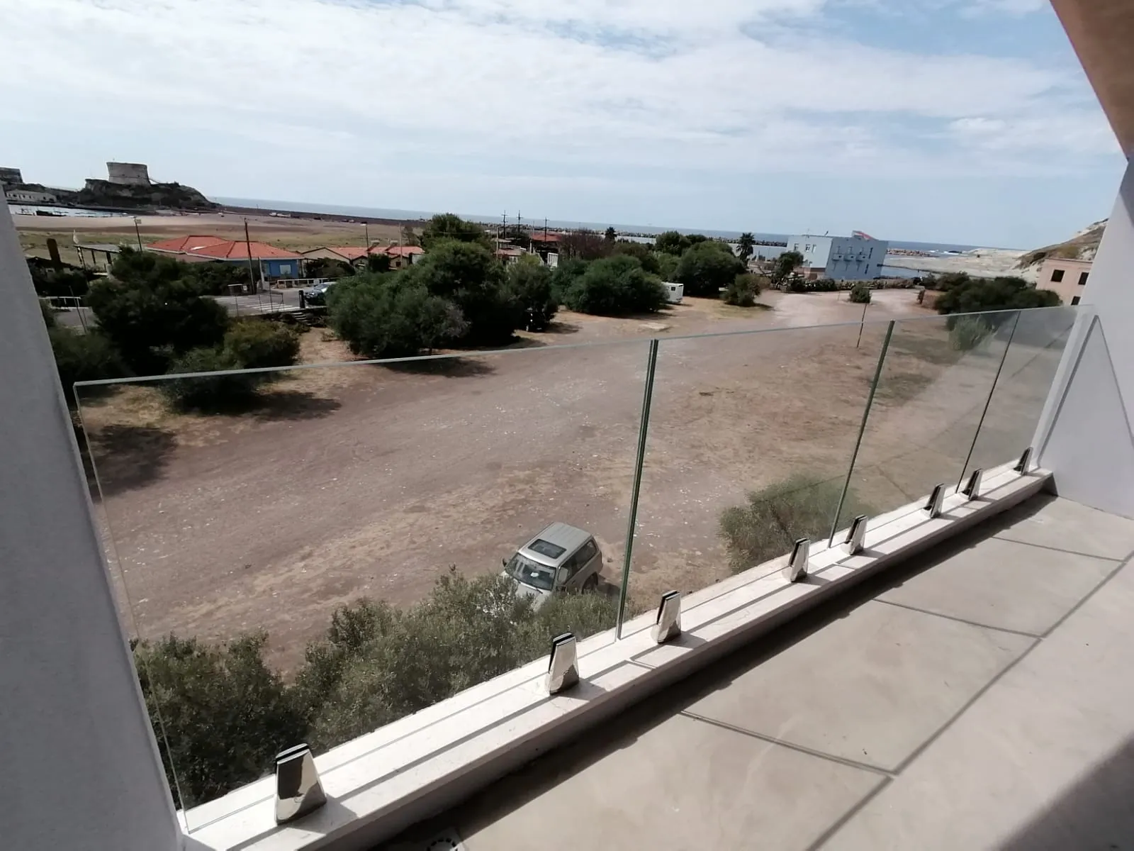 Parapetto in vetro a morsetti CC800 a Bosa Marina, provincia di Oristano