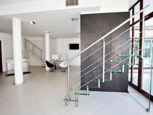 Showroom Steelglass di Cagliari, campionario prodotti — foto 2