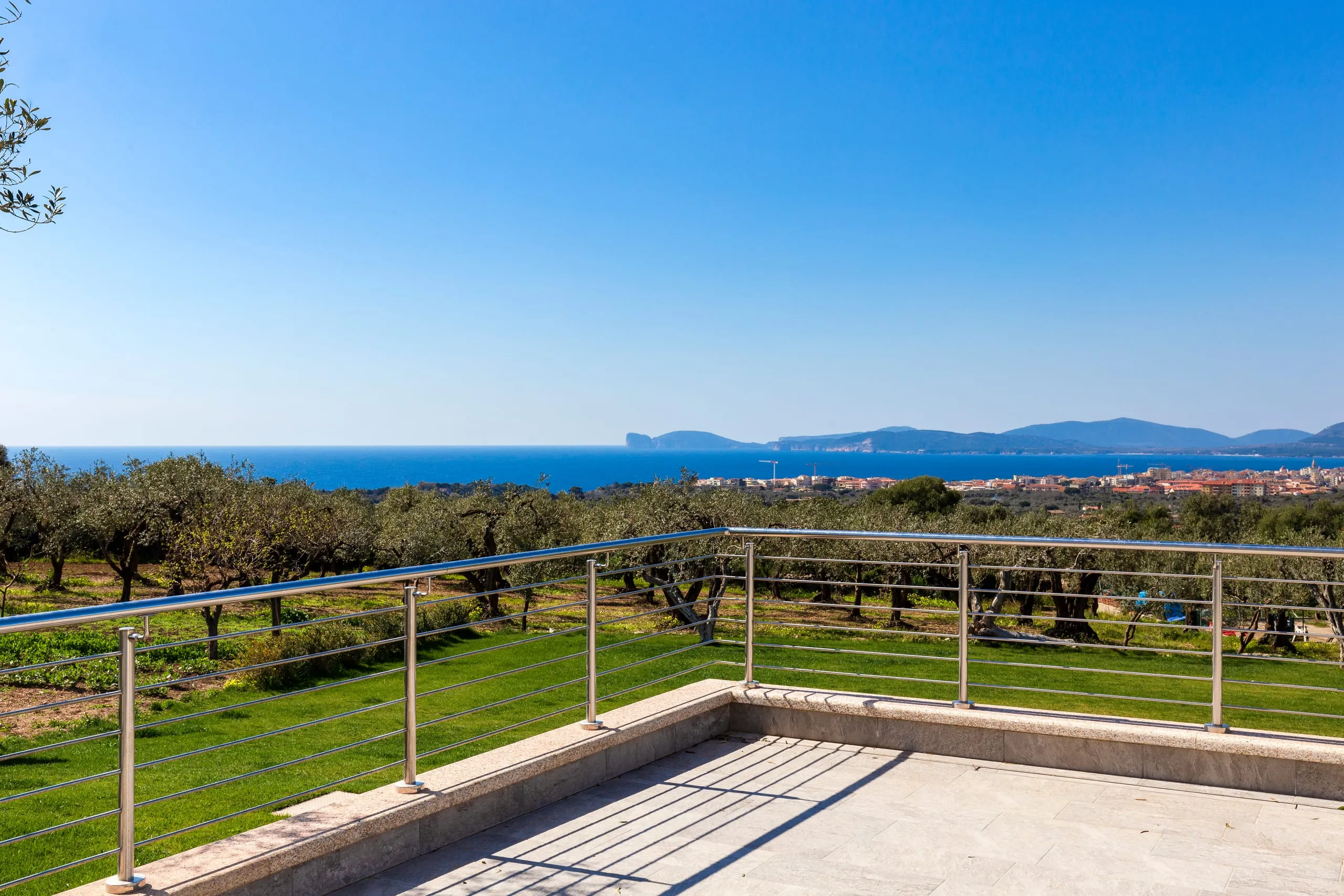 Dettaglio fissaggio ringhiera inox 316 villa Alghero (SS) 8 traversi D12 mm