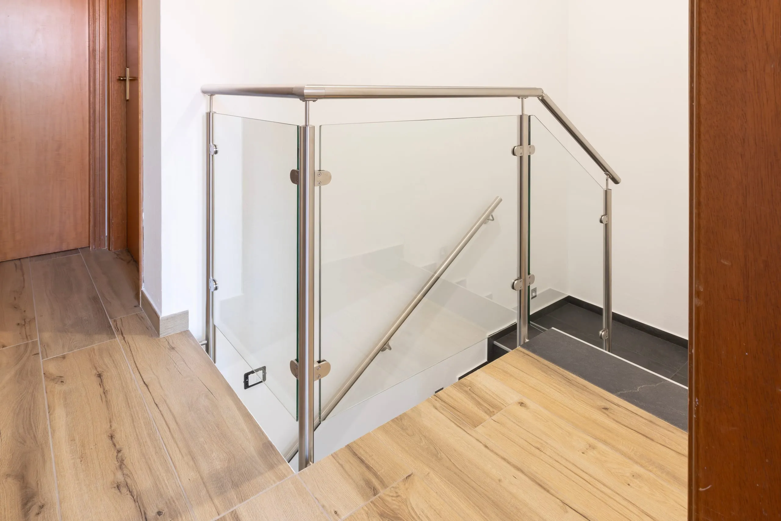 Ringhiera inox interna scala condominio — Corrimano tondo 42,4 satinato Selargius