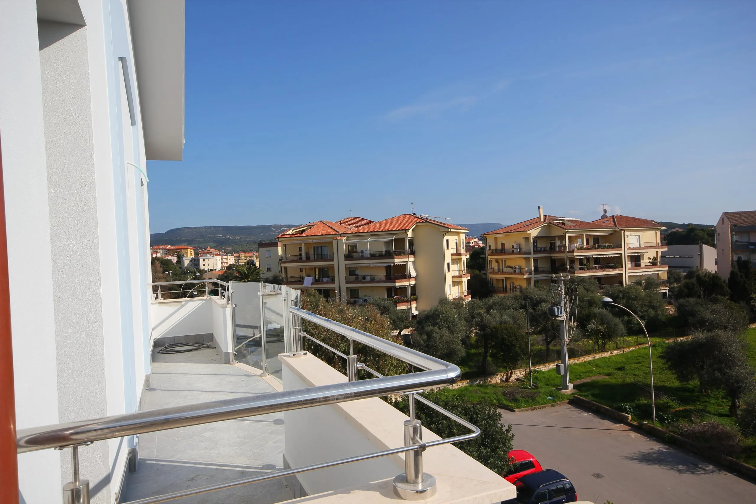 Panoramica completa del parapetto inox e vetro ad Alghero