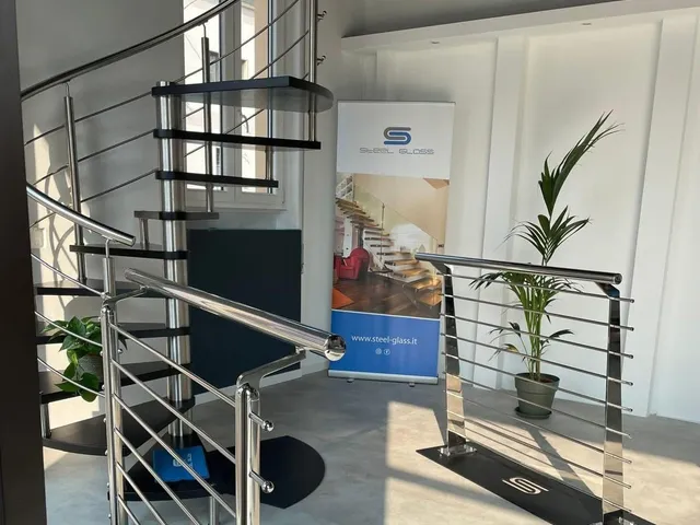 Showroom Steelglass di Bovisio Masciago, ringhiere scale — foto 3