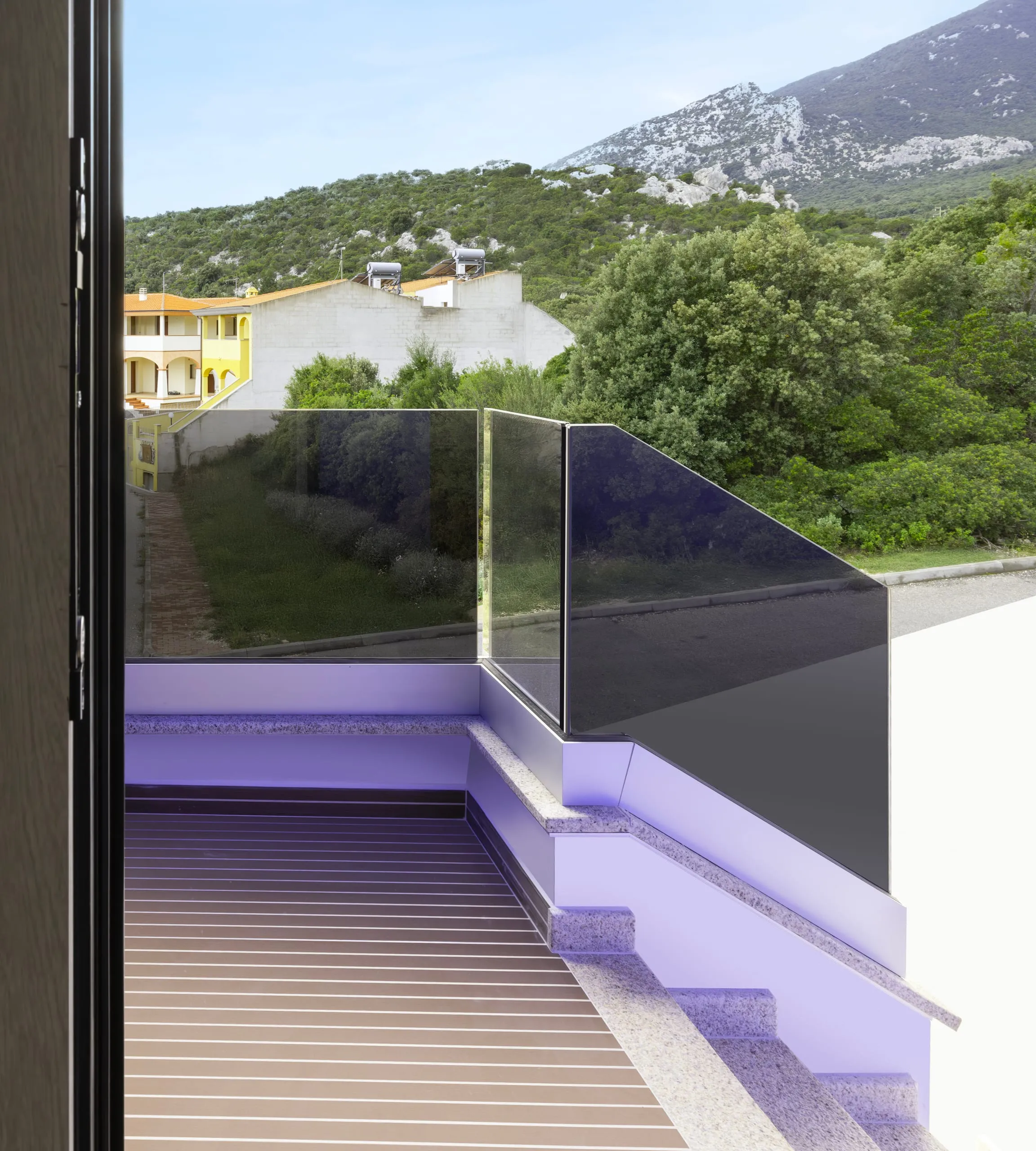 Parapetto in vetro fumé su terrazza fronte mare a Cala Gonone — 4