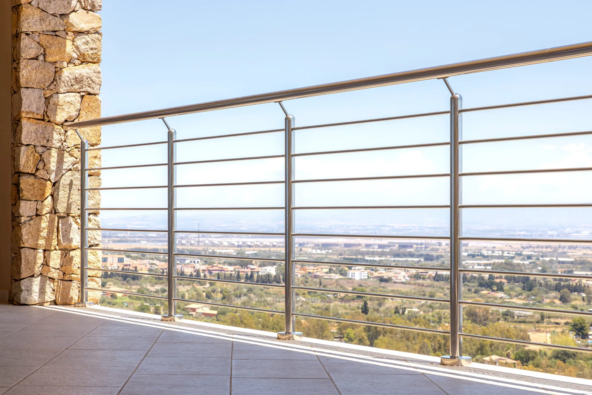 Ringhiera in acciaio inox 316 per terrazza condominiale vista mare Cagliari — Sardegna