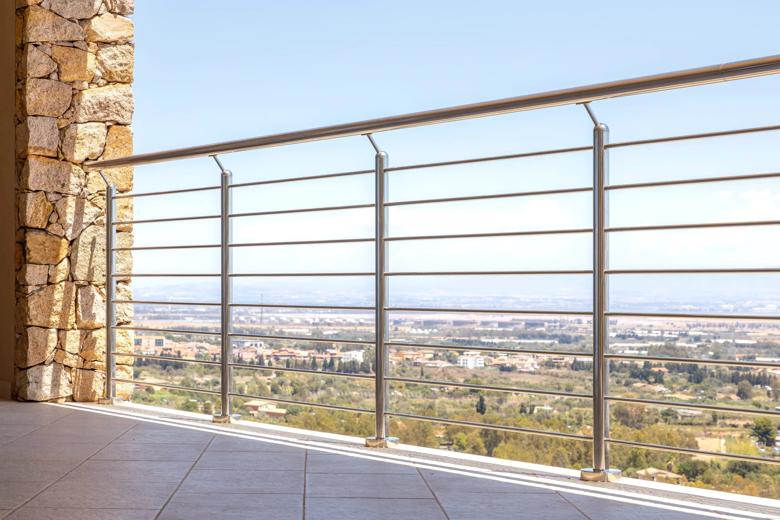Ringhiera inox AISI 316 lucida esterna per bordo piscina e terrazzi — Poggio dei Pini Cagliari