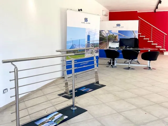 Showroom Steelglass di Olbia, campionario finiture — foto 4