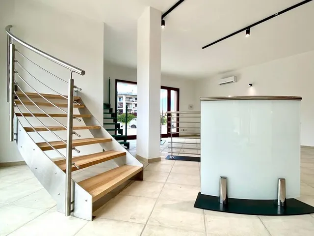 Showroom Steelglass di Olbia, dettaglio allestimento — foto 5