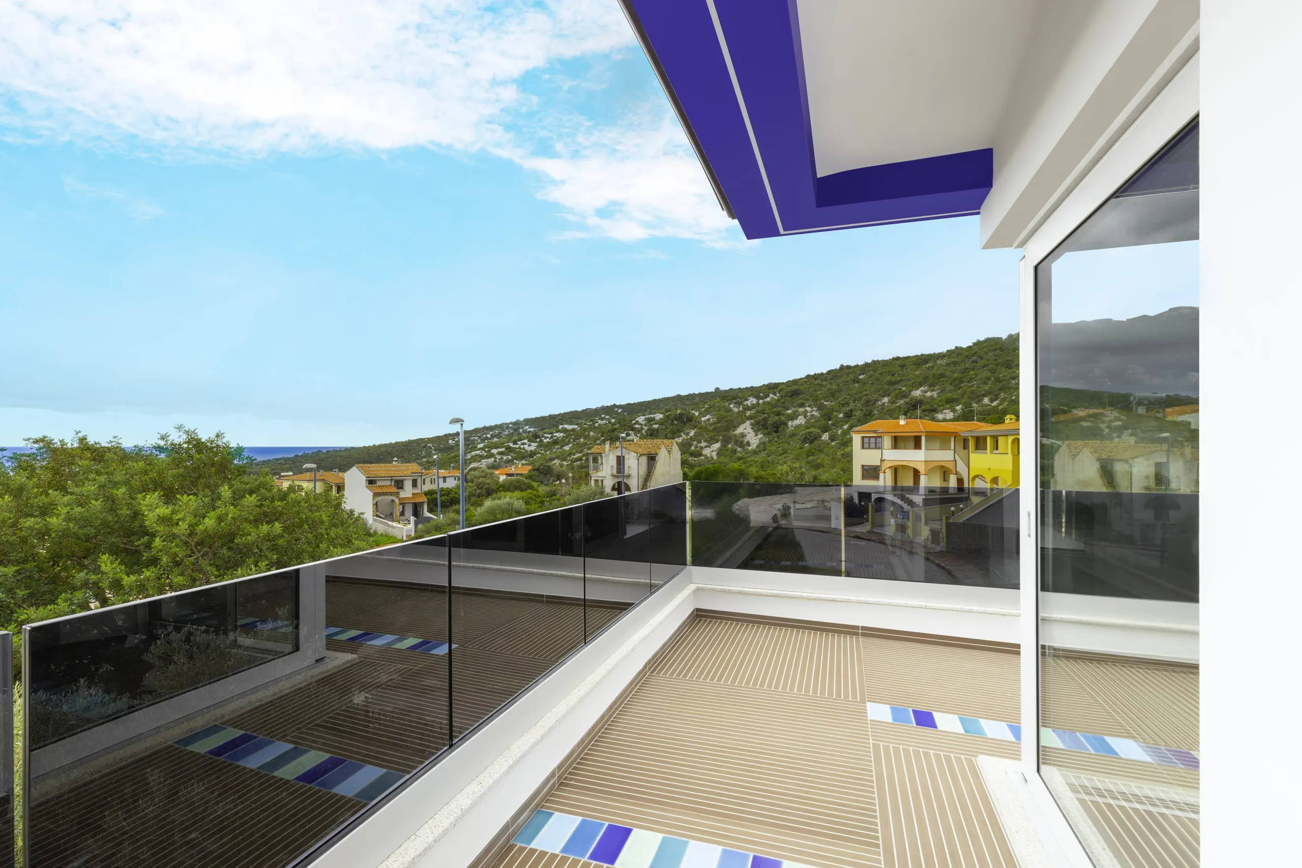 Parapetto in vetro fumé su terrazza fronte mare a Cala Gonone — 5