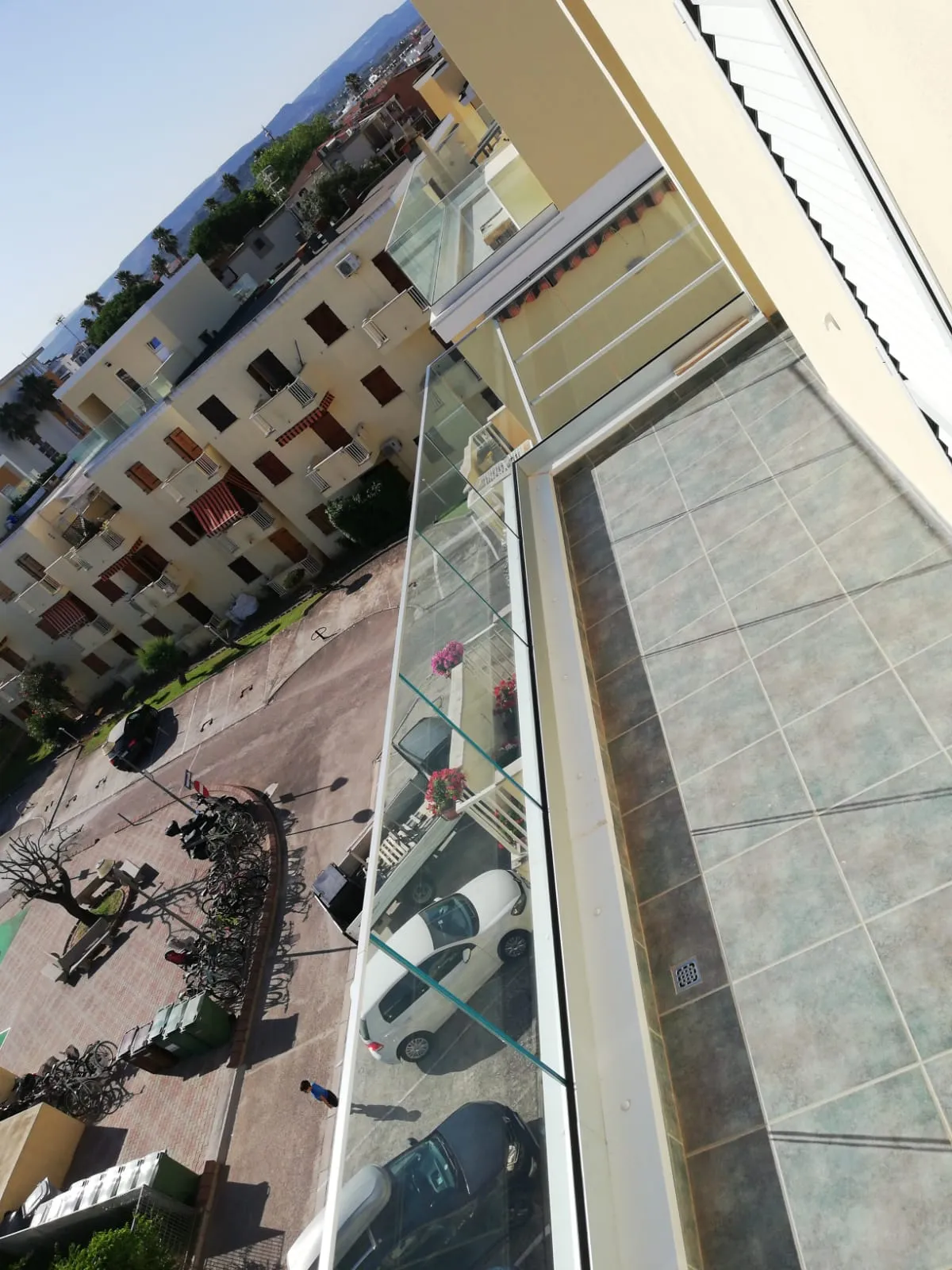 Dettaglio finitura del fascione in alluminio ad Alghero