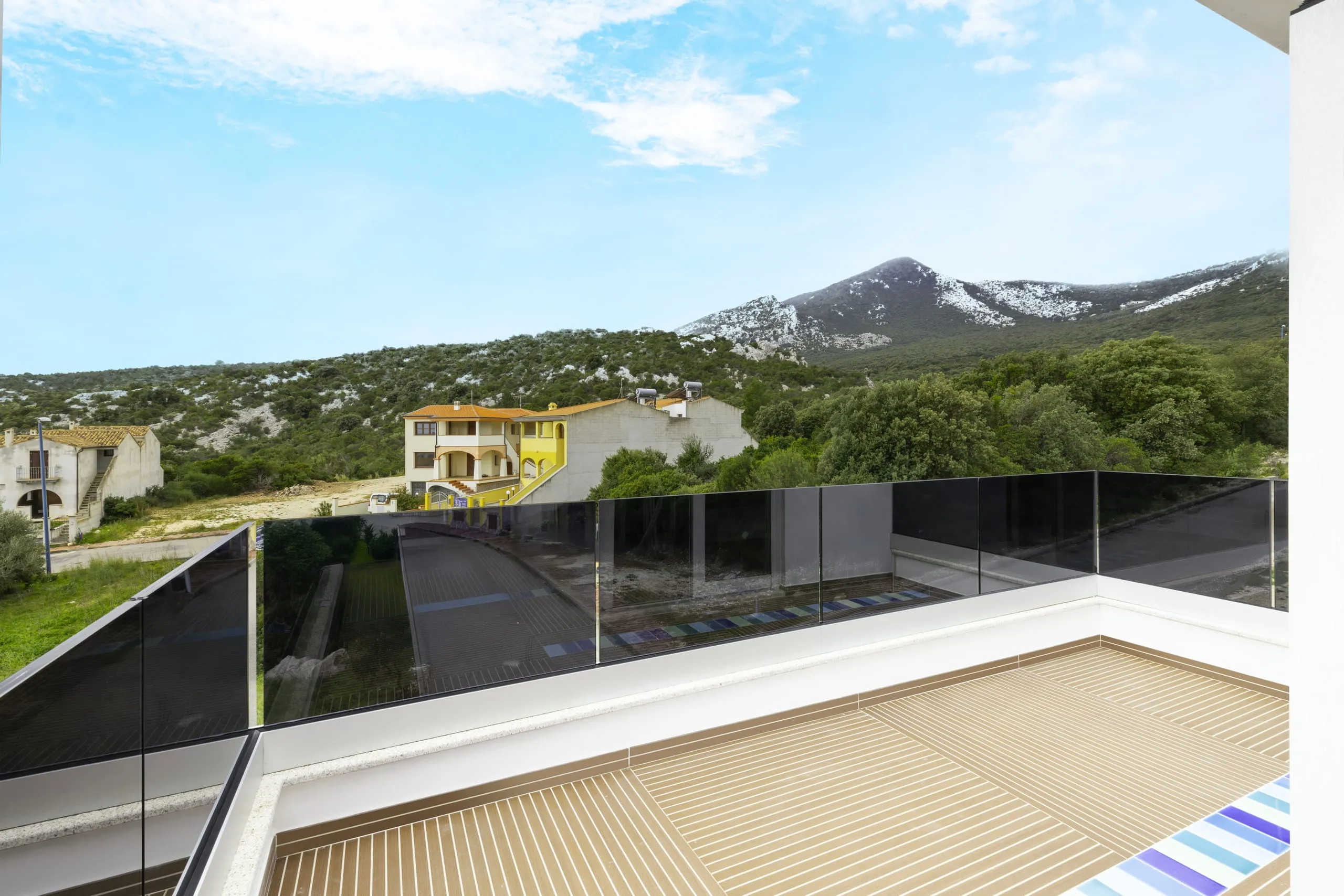 Parapetto in vetro fumé su terrazza fronte mare a Cala Gonone — 6