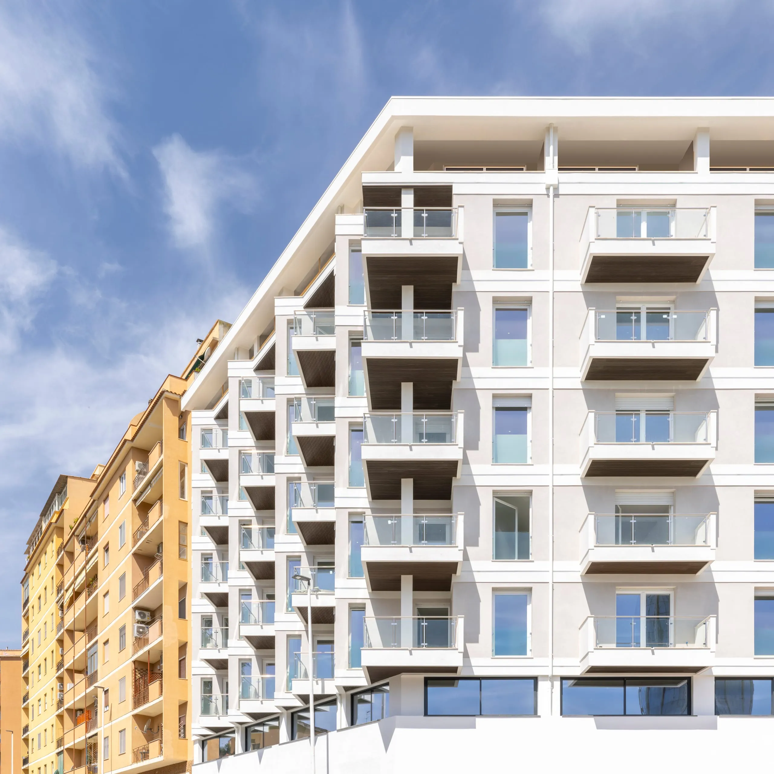 Parapetto in vetro e ringhiera esterna in acciaio inox AISI 316 lucido in via dei Giudicati a Cagliari — 6