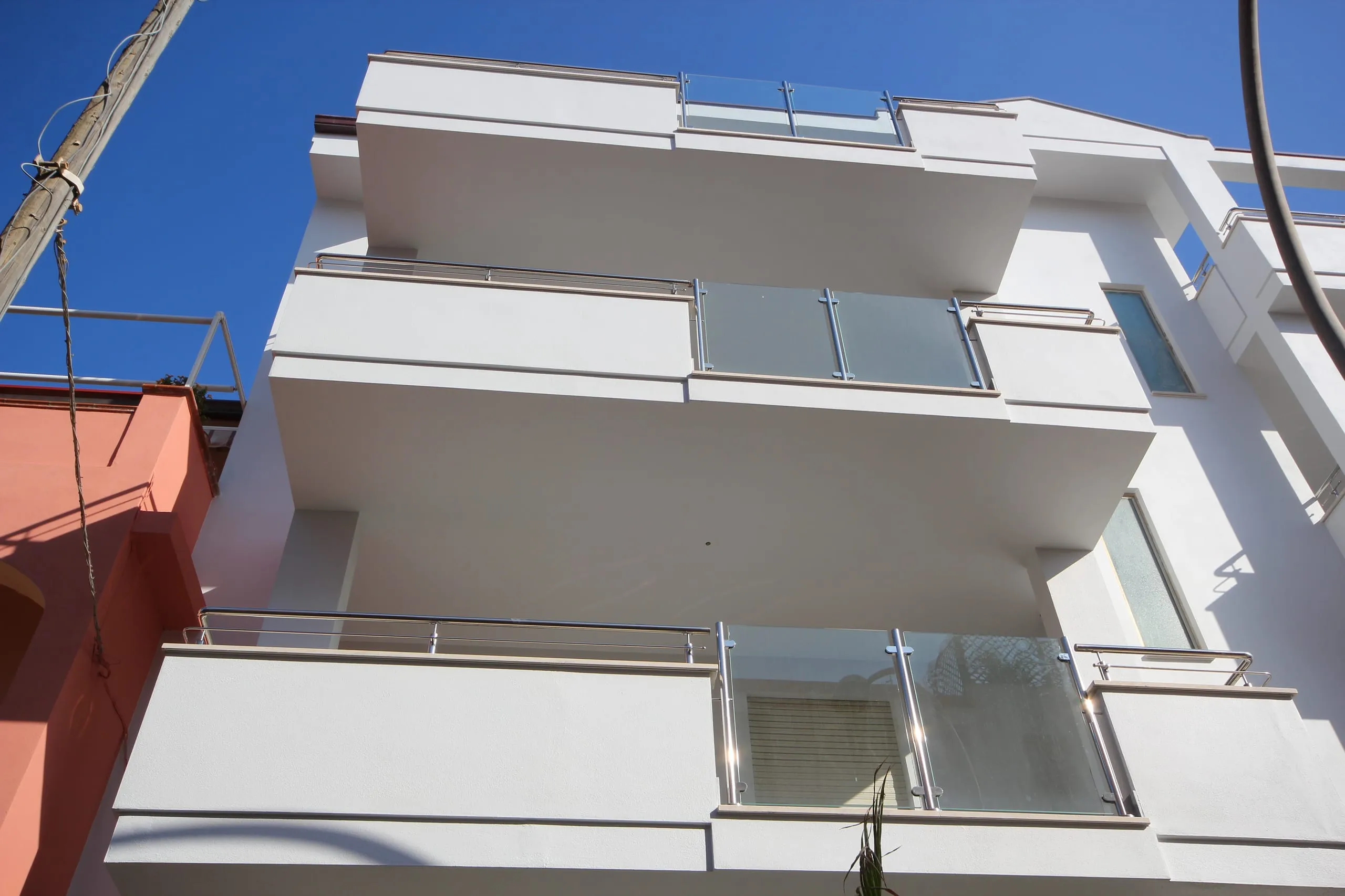Affaccio sul terrazzo con parapetto inox e vetro ad Alghero