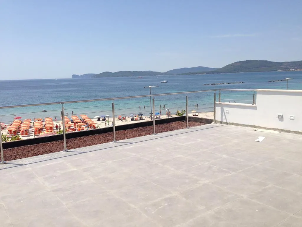 Affaccio sul terrazzo con ringhiera a cavi inox ad Alghero