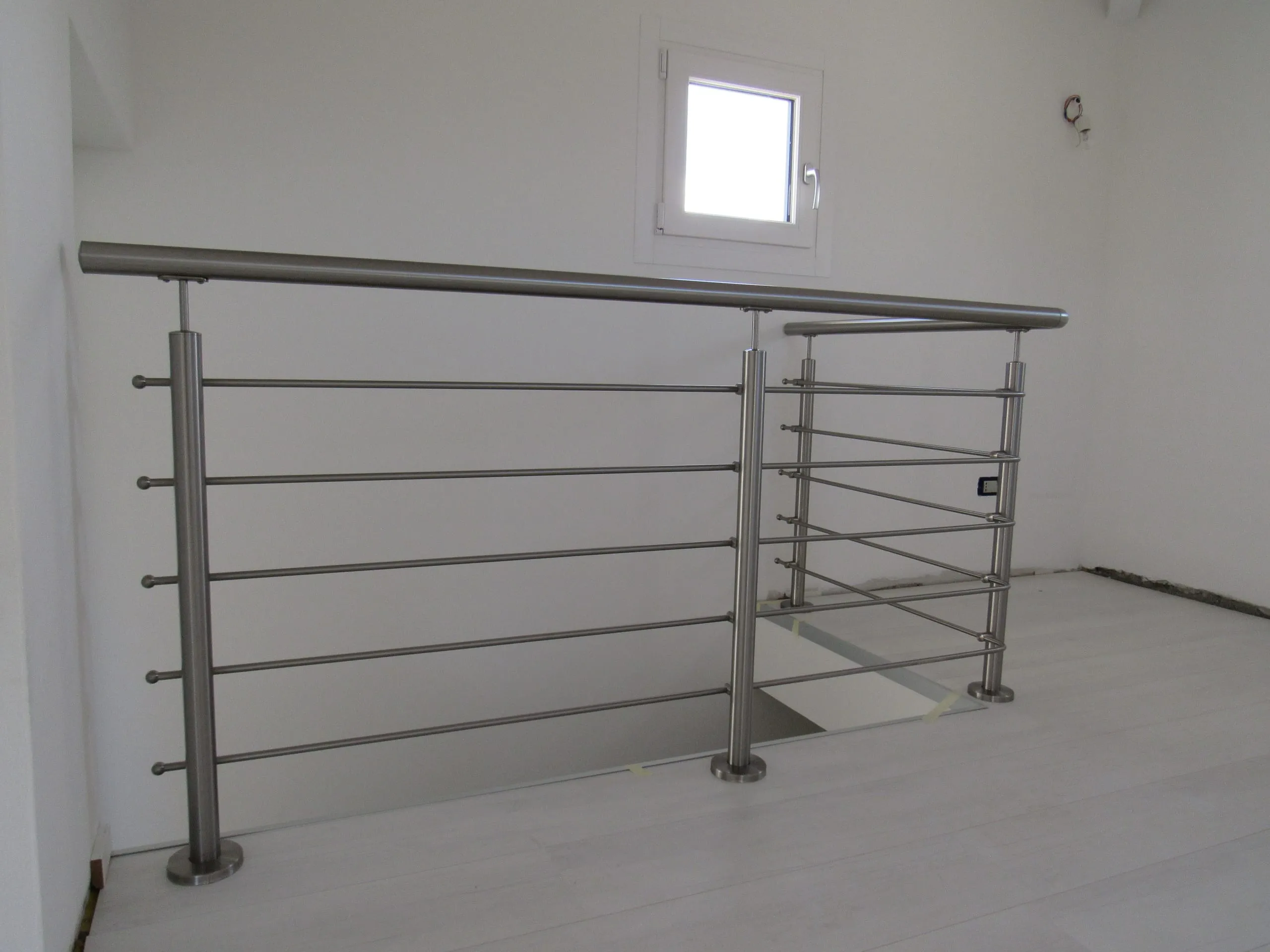 Affaccio sul terrazzo con ringhiera inox AISI 316 a Masainas (SU).