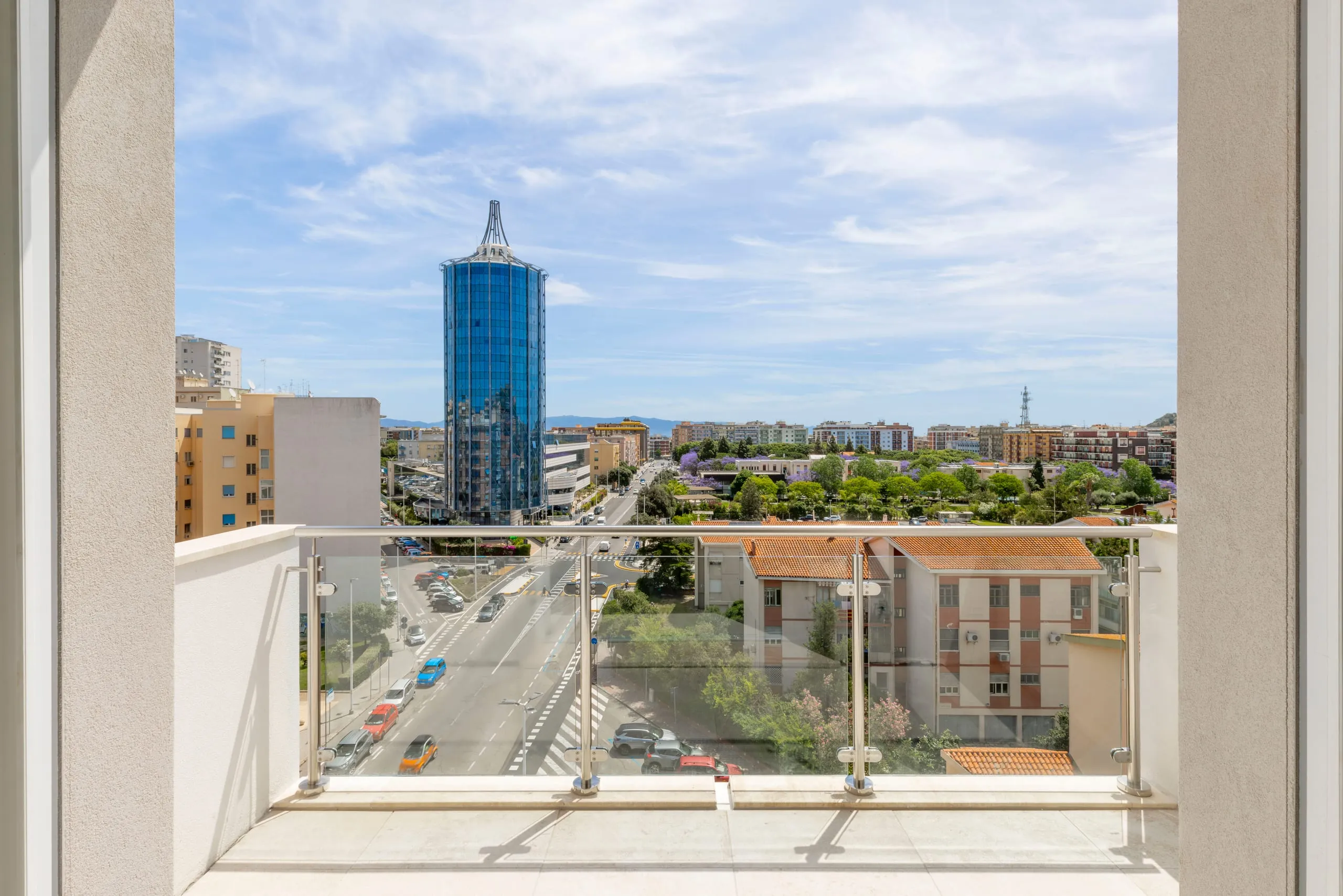 Parapetto in vetro e ringhiera esterna in acciaio inox AISI 316 lucido in via dei Giudicati a Cagliari — 7
