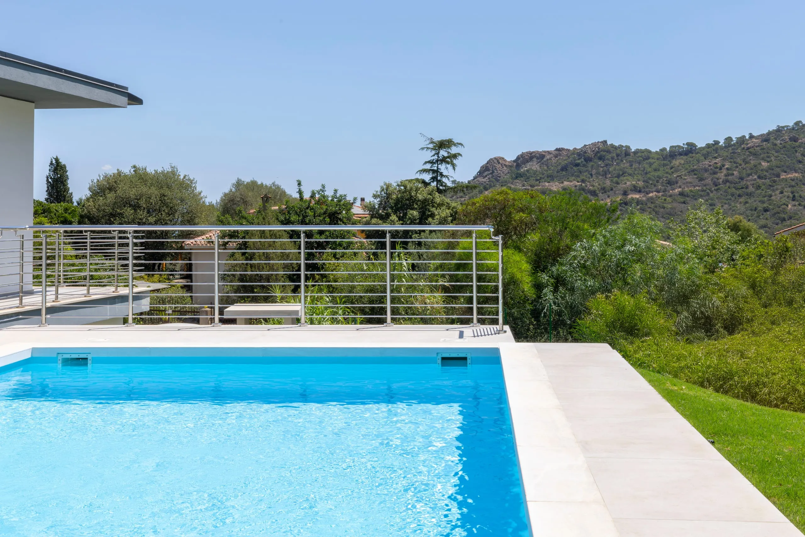 Affaccio sul terrazzo con ringhiera inox AISI 316 a Capoterra (CA).