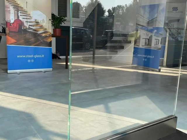 Showroom Steelglass di Bovisio Masciago, angolo consulenza — foto 8