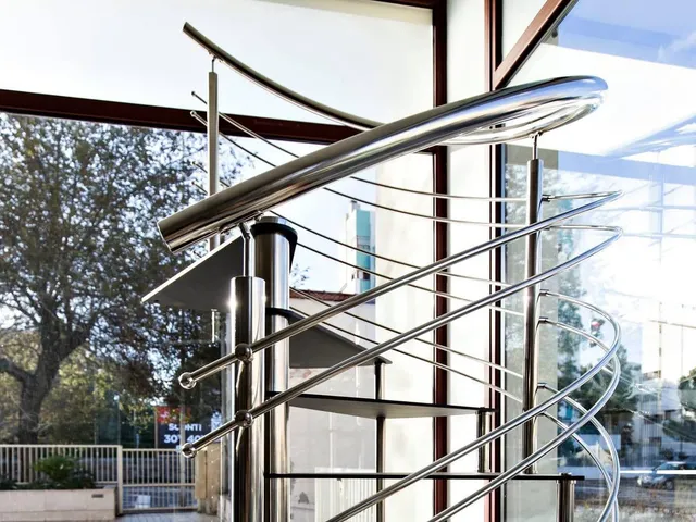 Showroom Steelglass di Cagliari, angolo consulenza — foto 8