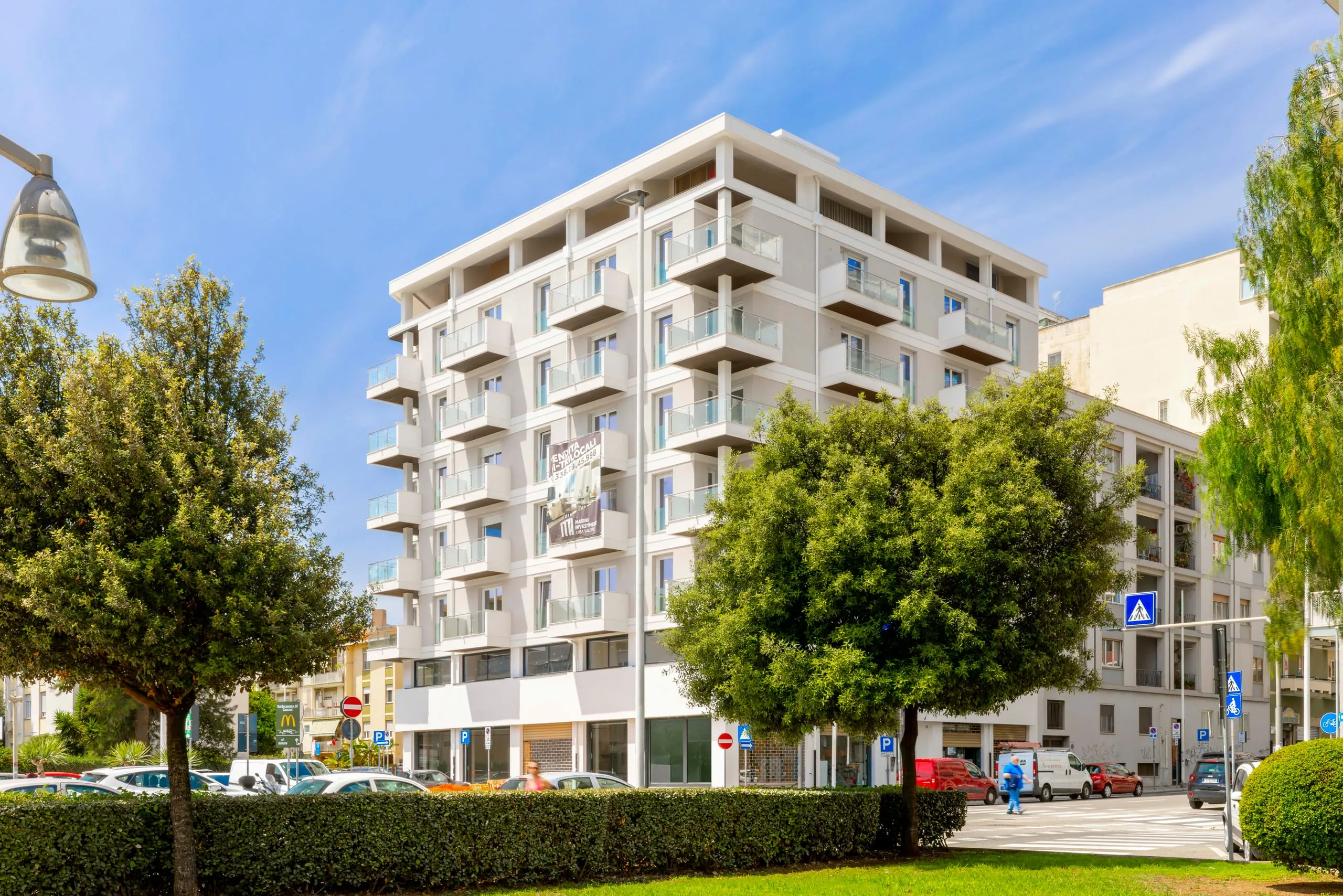 Parapetto in vetro e ringhiera esterna in acciaio inox AISI 316 lucido in via dei Giudicati a Cagliari — 8