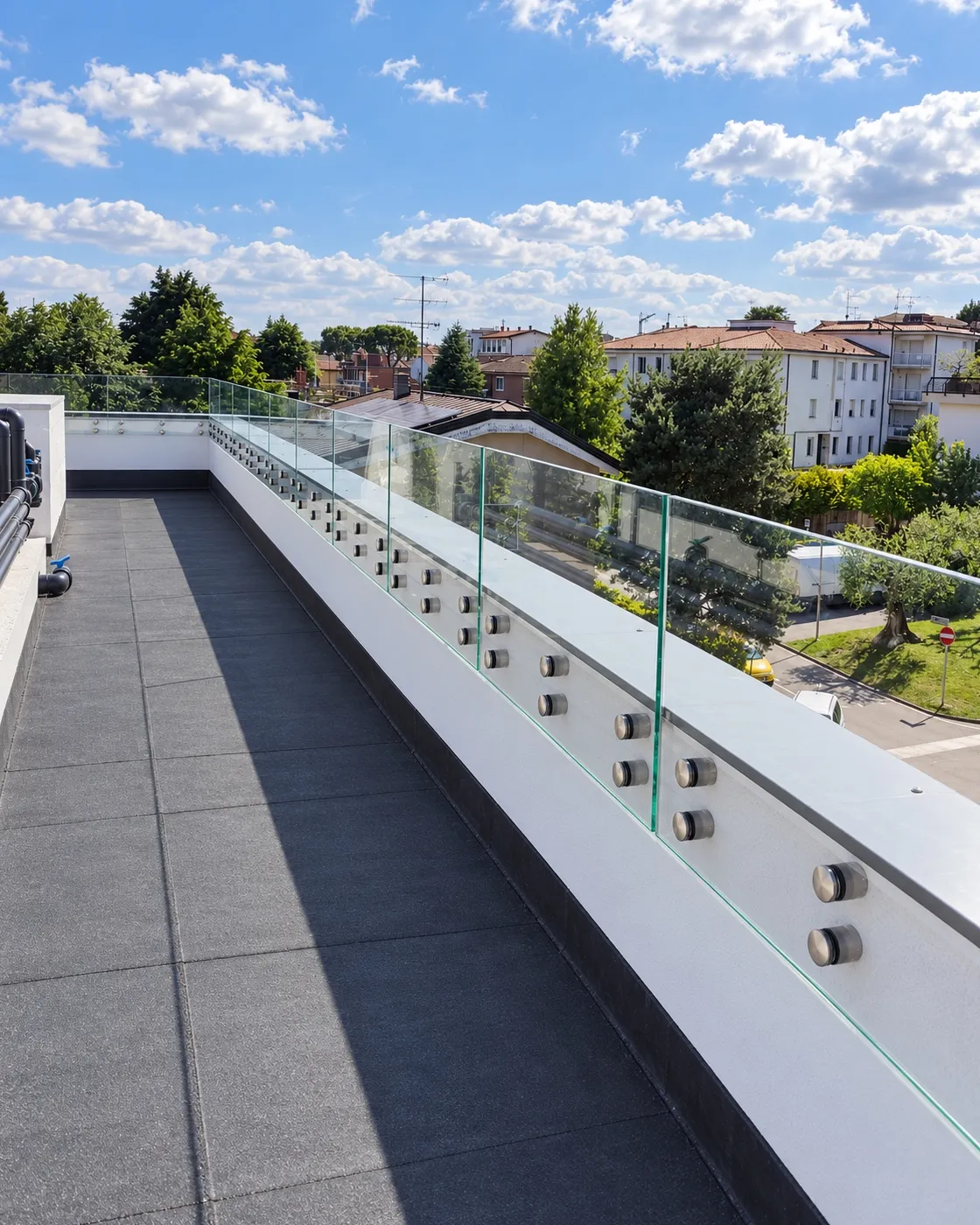 Fianco a fianco piscina — parapetto vetro 2 kN Desenzano BS
